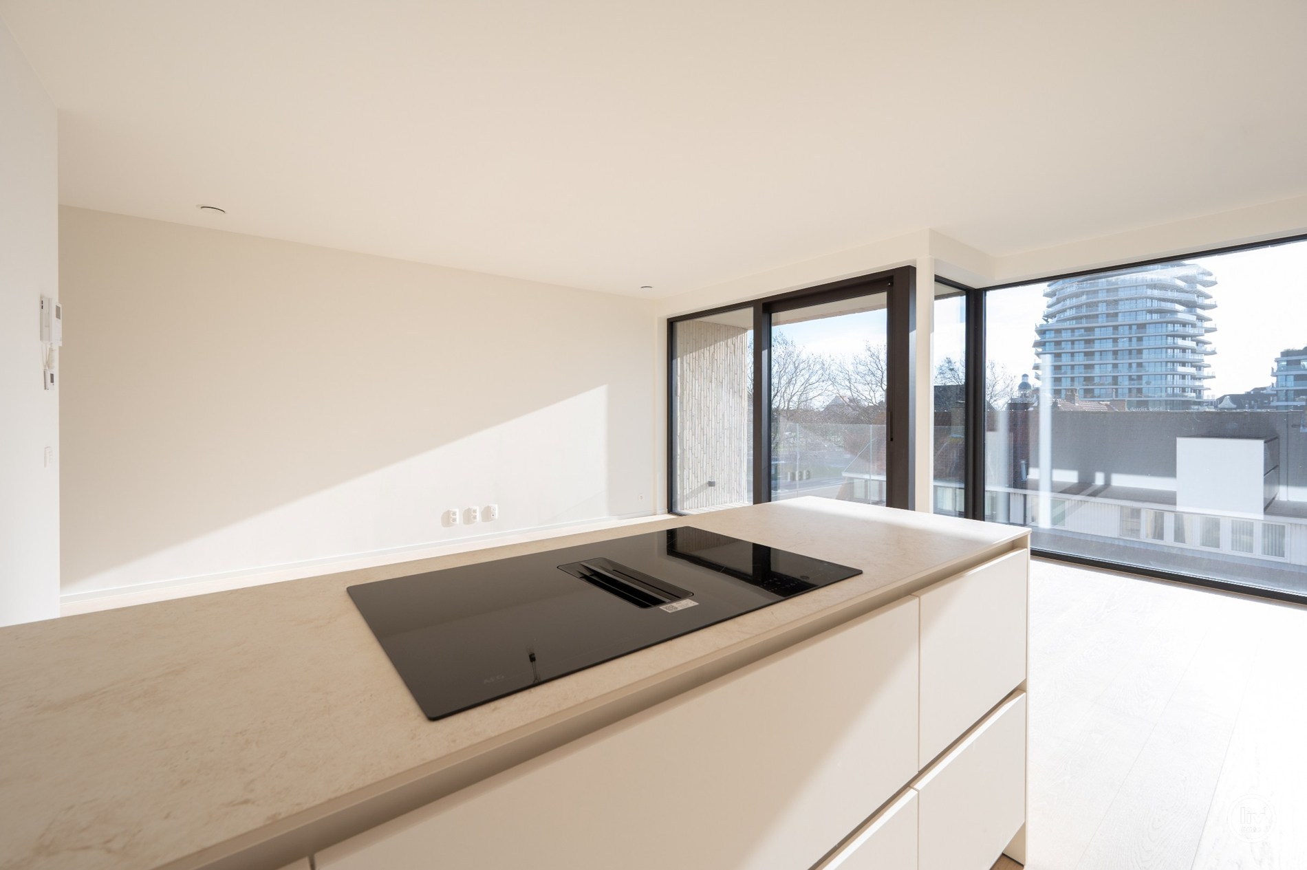 Centraal gelegen nieuwbouw-appartement in de residentie Maurice (met mogelijkheid tot aankoop van een inpandige autostaanplaats). 