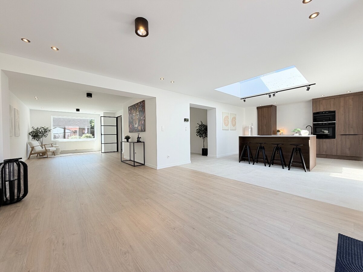 Prachtige gerenoveerde zeer ruime woning in een rustige wijk te  Gullegem ! *** NONO INSPIRED*** 