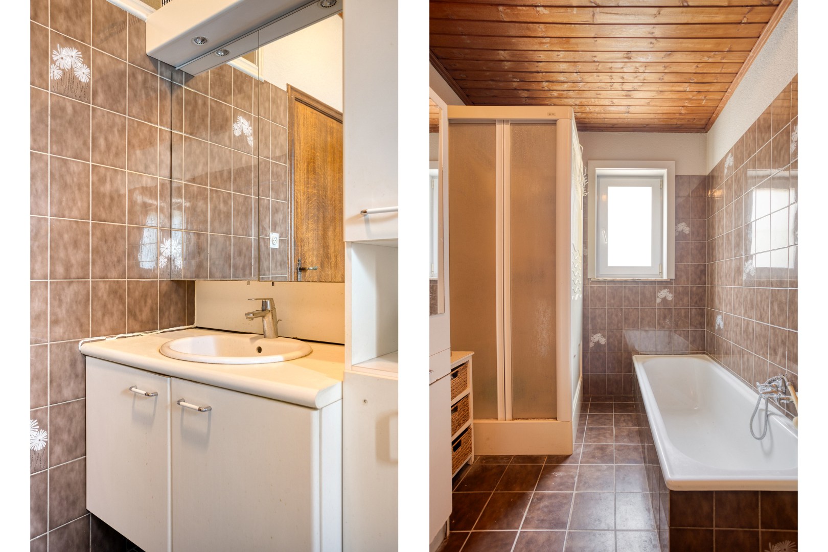Badkamer met ligbad en douche
