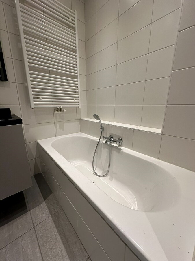 Opbrengsteigendom met 8 appartementen, 10 ondergrondse garageboxen. 