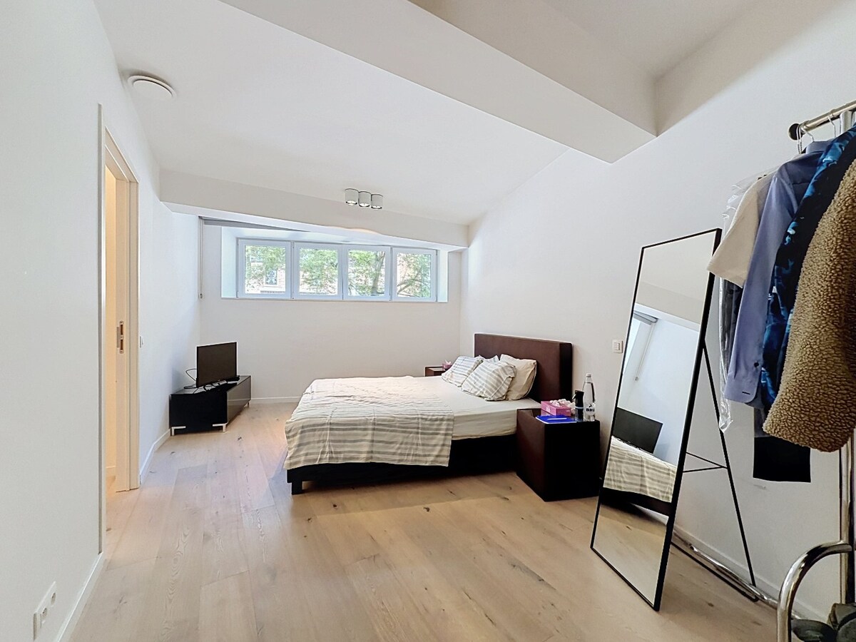 Luxueuze loft met ZW-terras en garage te centrum Aalst 