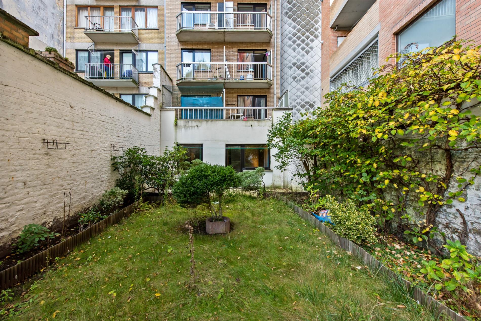 RUIM 2 SLP APP. MET TUIN GELEGEN CENTRUM OOSTENDE NABIJ ZEE 