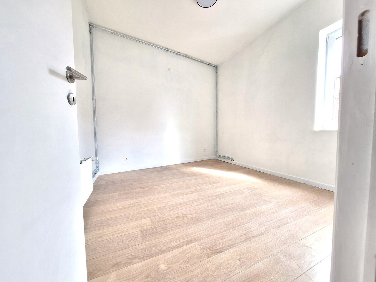 Instapklare woning te Harelbeke met 3 slaapkamers nabij het centrum ! 