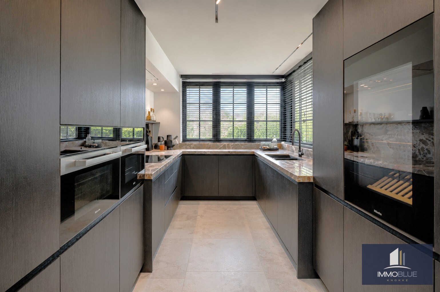 Volledig gerenoveerde villa rustig gelegen op de rand van het Zoute. 