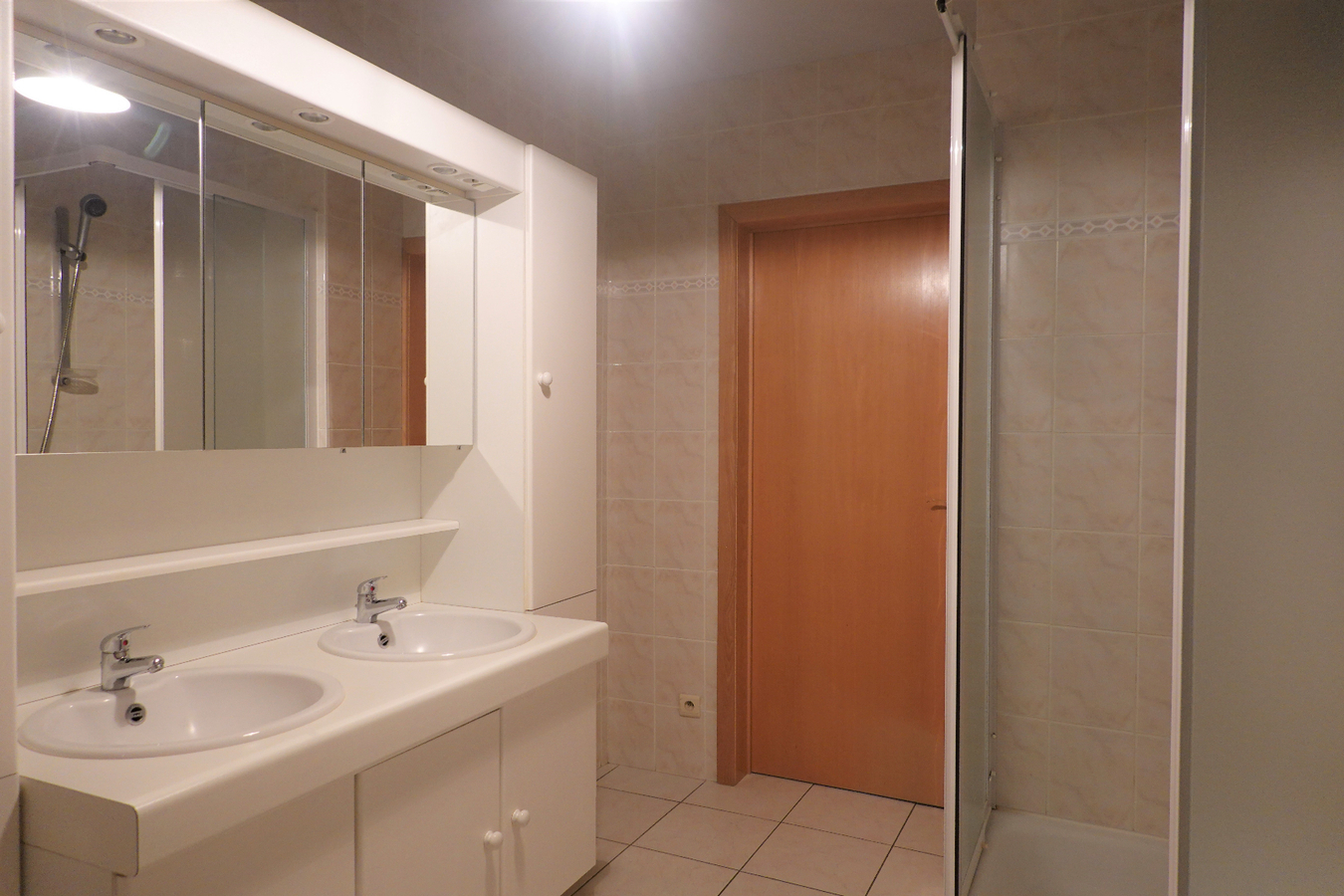 Ruim, instapklaar appartement met garagebox 