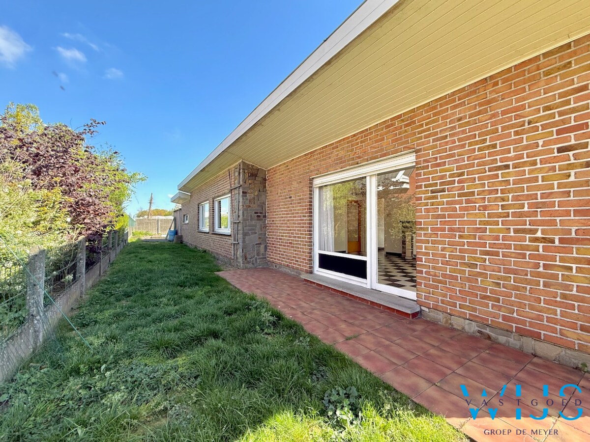 Open bebouwing op ruim perceel van 892m² te Ertvelde ! 