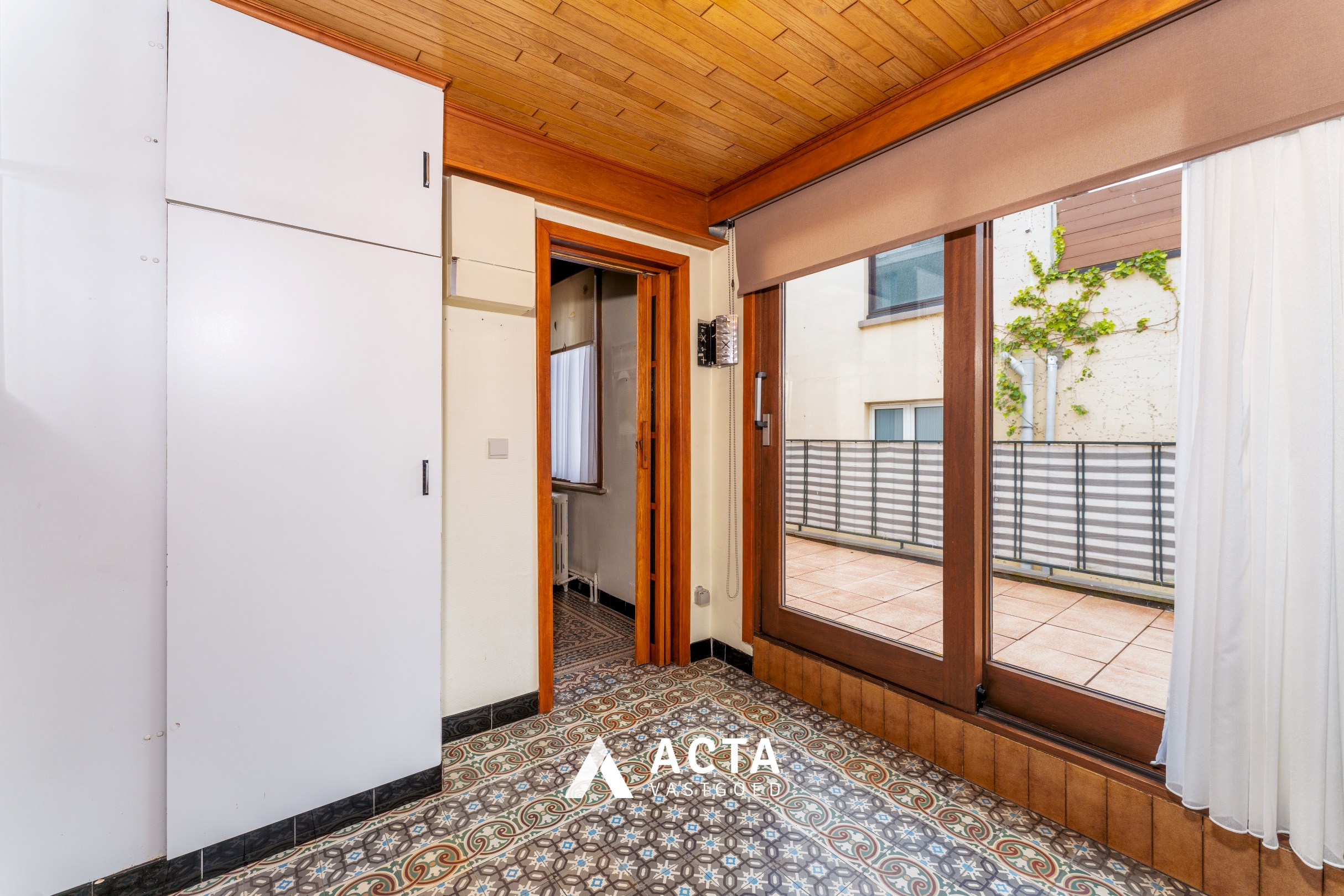 Ruime woning met 5 slaapkamers, garage en zonnige tuin 