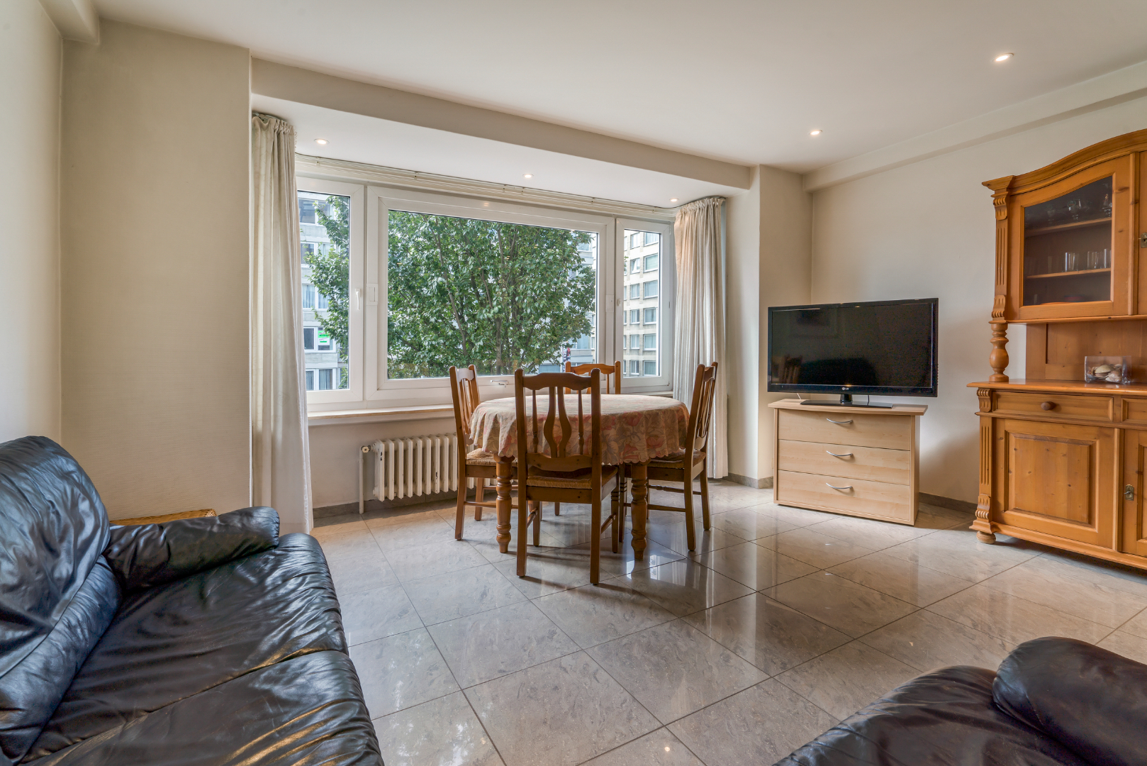 APPARTEMENT MET 2 SLAAPKAMERS OP TOPLIGGING 