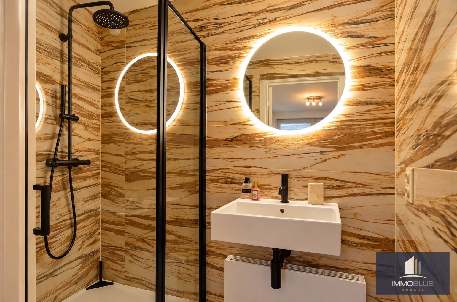Zeer lichtrijk en instapklaar zuidgericht appartement met open zicht. 