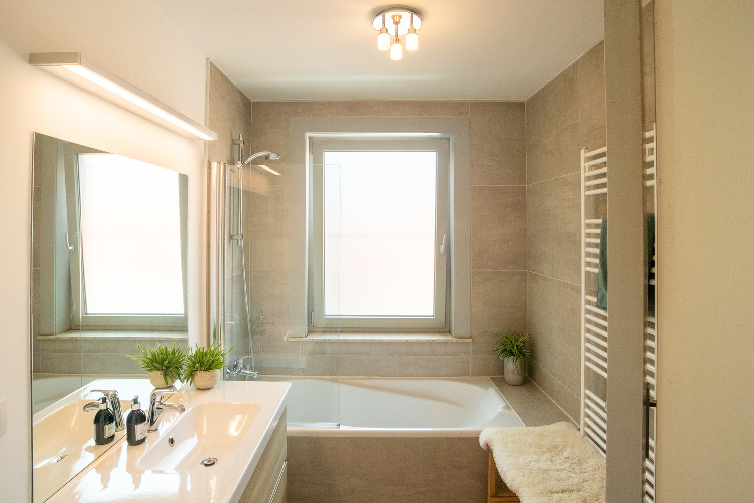 Ruime, landelijk gelegen en instapklare bel-étage met grote tuin 