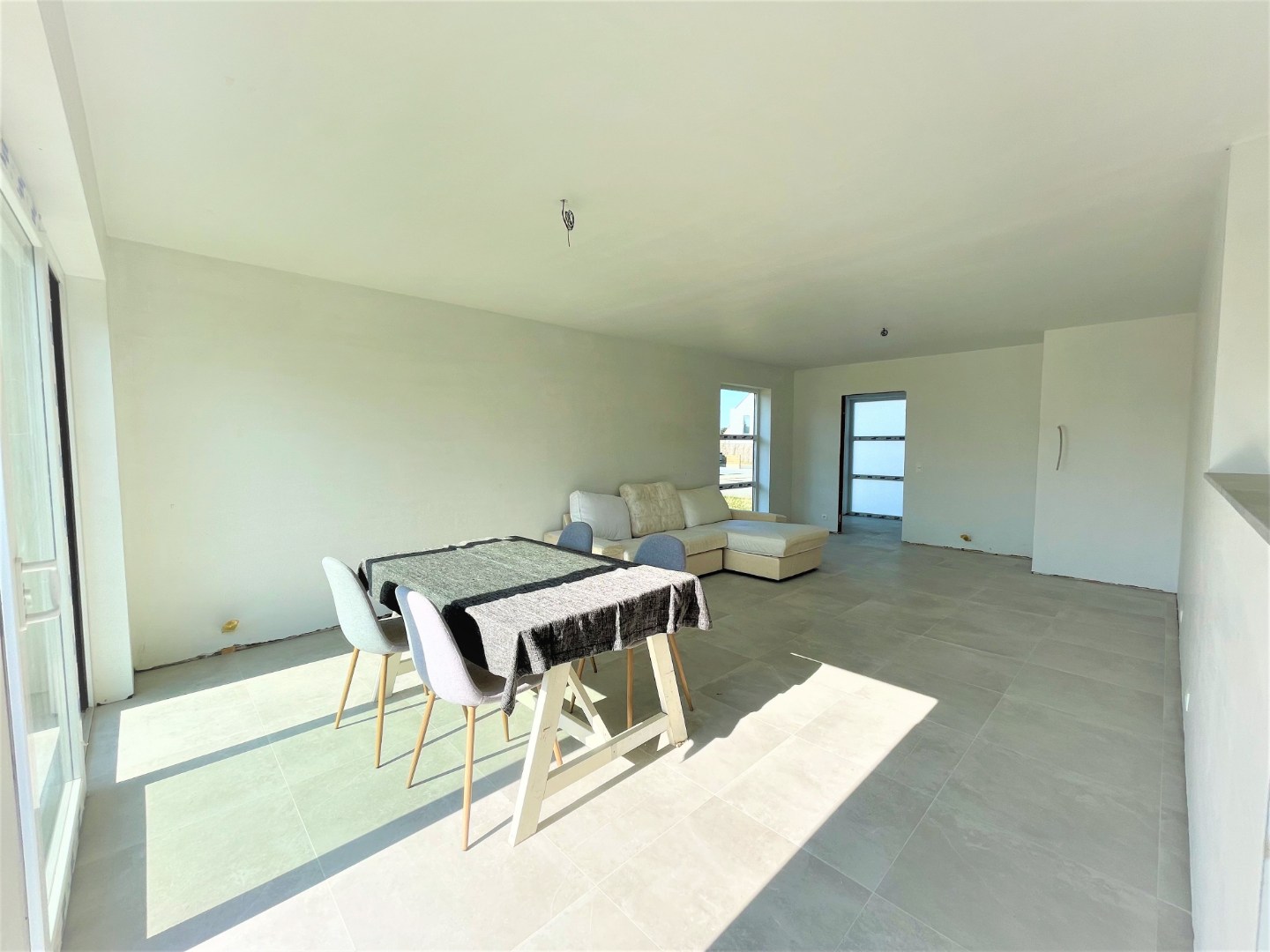 VERKOCHT Nieuwbouwwoning met 3 slaapkamers en garage op 370m² 