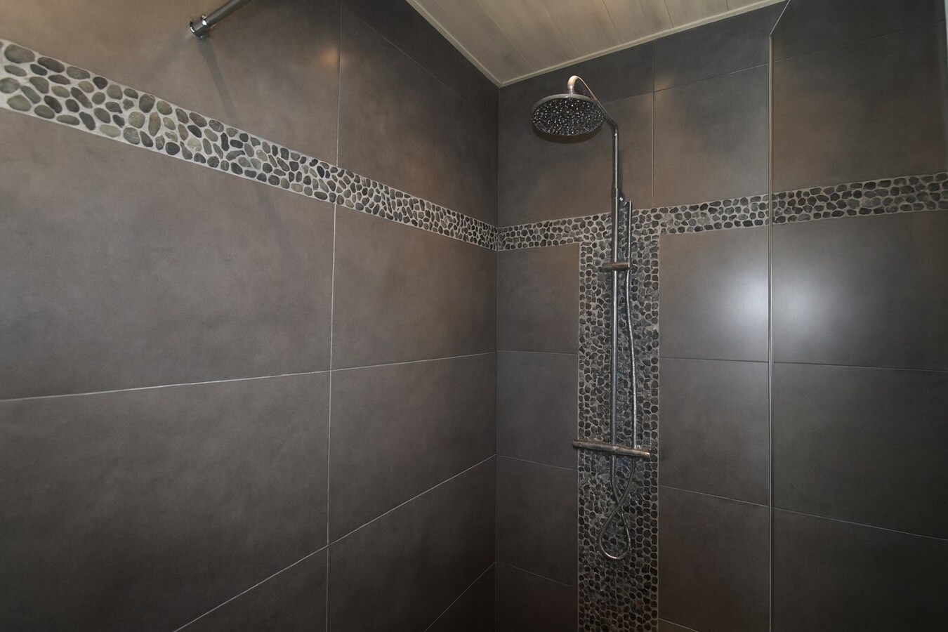 Instapklare, ruime moderne woning met 4 slaapkamers en uitgestrekte tuin te koop in hartje Temse! 