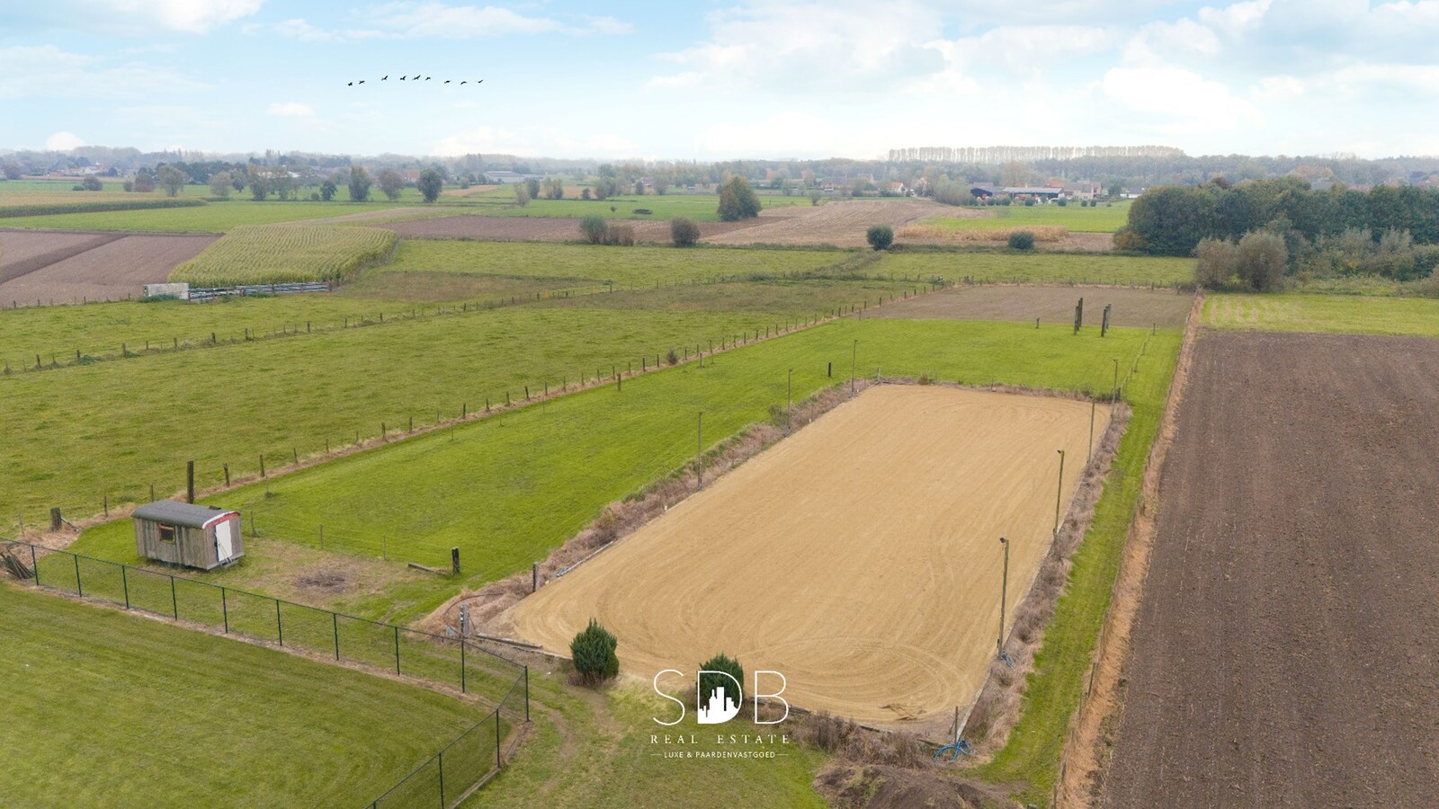 Prachtige woning met paardenfaciliteiten op 11.703m² 