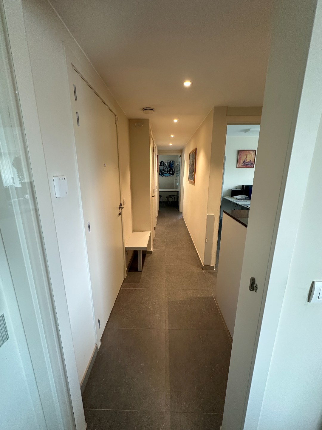 Instapklare kantoorruimte centrum Torhout, unieke kans! 