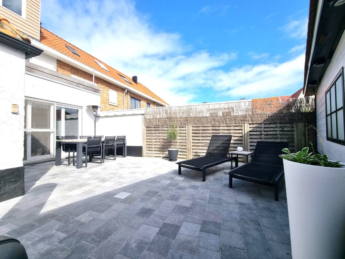 Zeer aangename woning met dubbele parking en mooi terras te Heist 