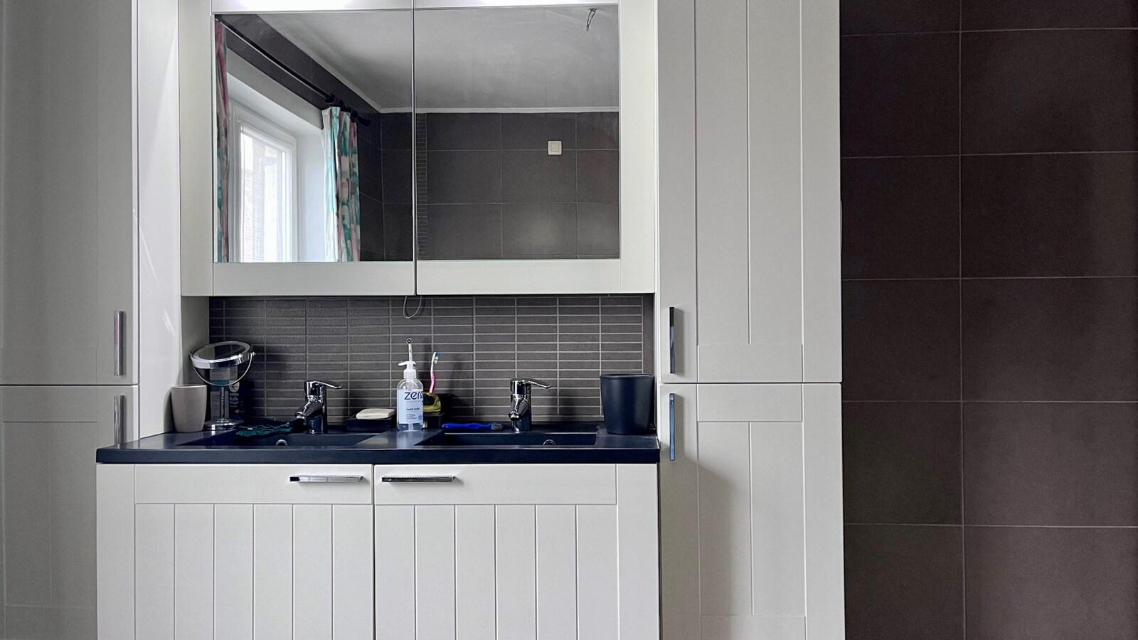 Goed onderhouden woning met tuin, terras en inpandige garage in Kermt - Energielabel E 