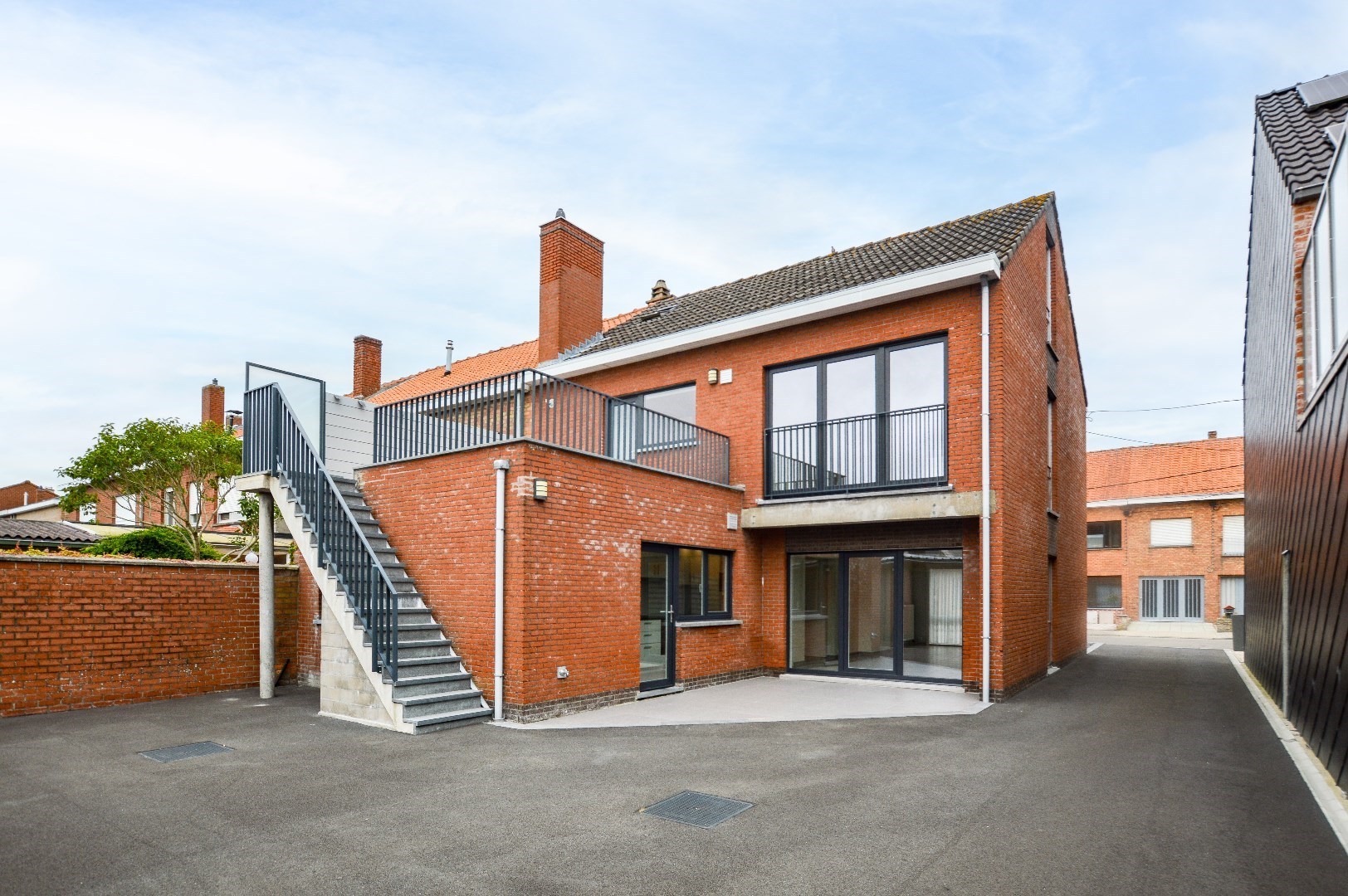 Duplex appartement met 2 slpks en 2 garages in centrum Eernegem 