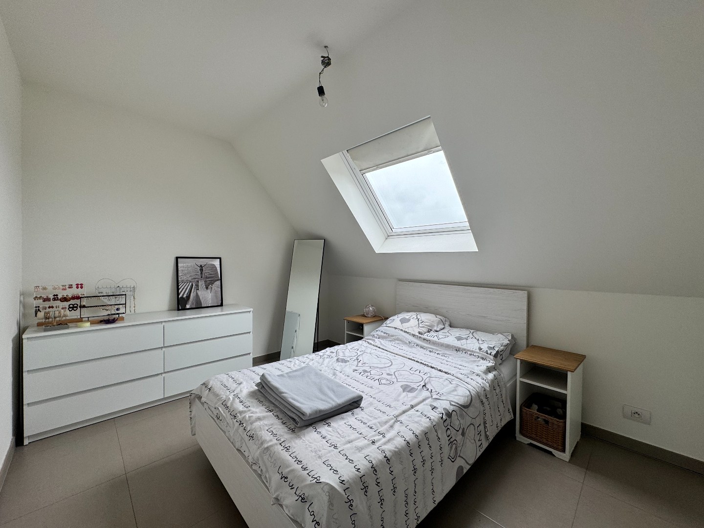 Recent appartement op de 2de verdieping met 2 terrassen en een autostaanplaats 