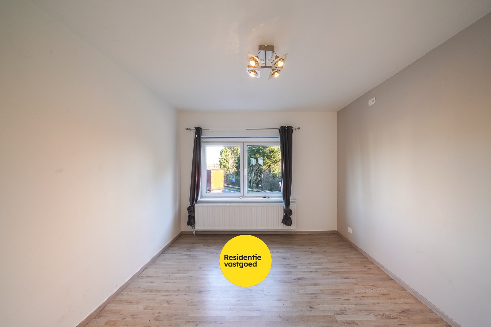 Instapklare ruime hoekwoning te Zandvoorde 