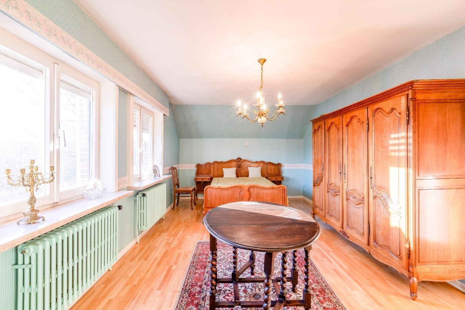 Ruime villa met 5 slp + dubbele garage en grote loods (104m²) 