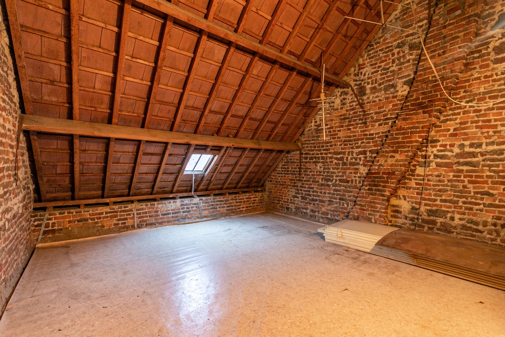 Te renoveren woning met loods nabij centrum Halle 