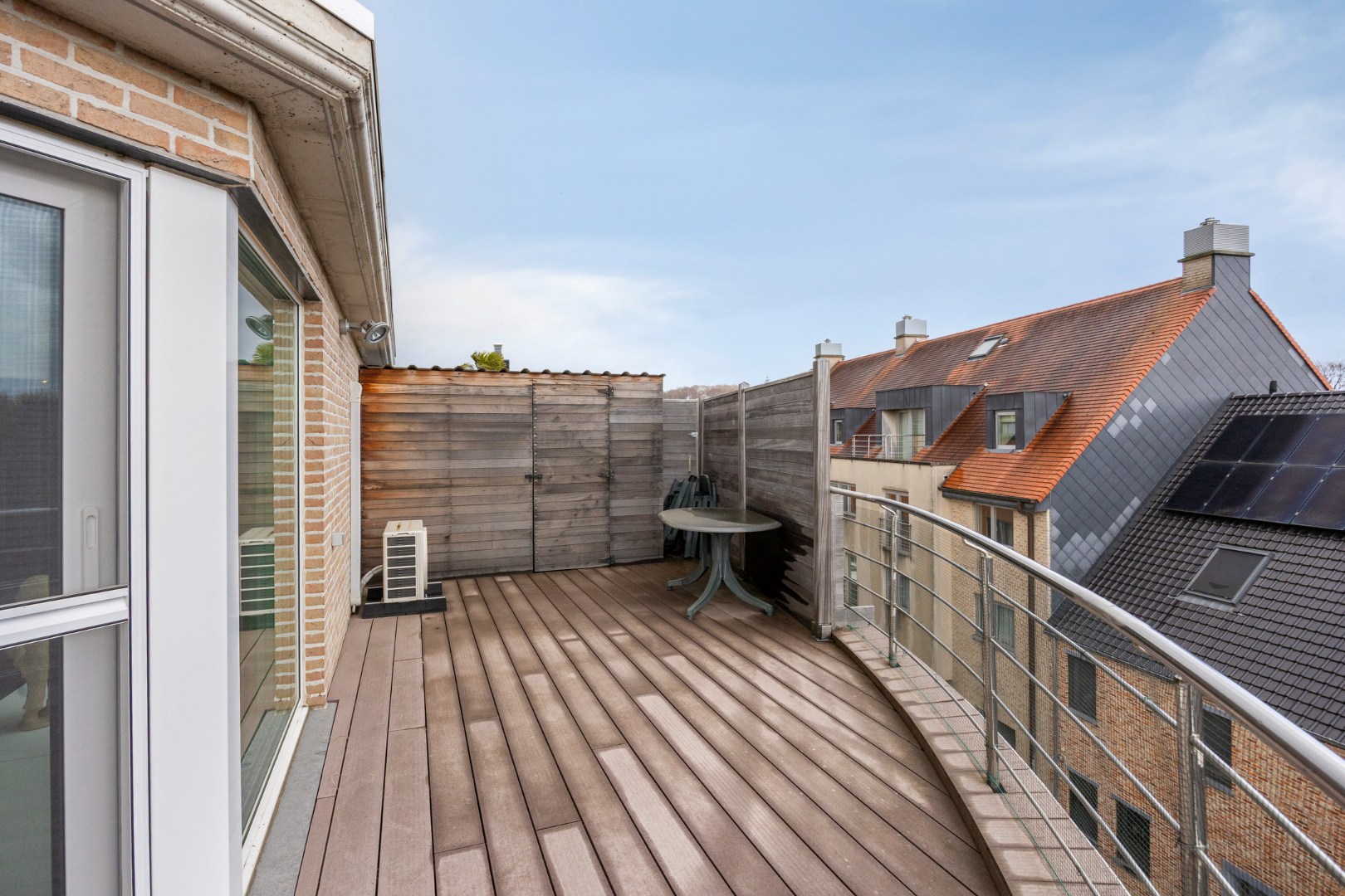 Instapklare penthouse met 2 slaapkamers en terras van 60m² , 4 kelders en garagebox in Korbeek-Lo! – EPC 199 kWh/m² - bewoonbare opp. 131 m² 