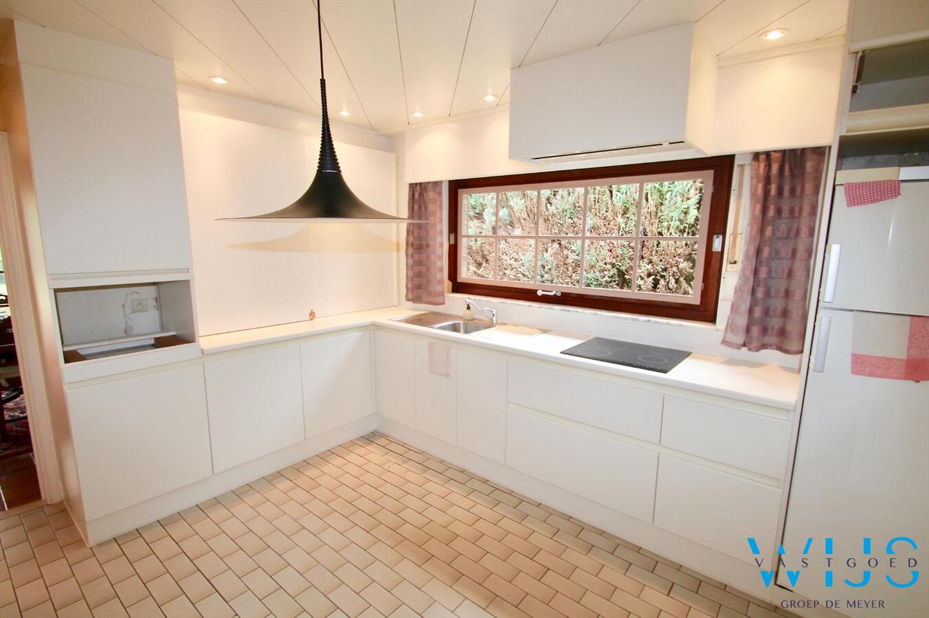 Op te frissen bungalow op een prachtig perceel van 960 vierkante meter te Oostakker ! 