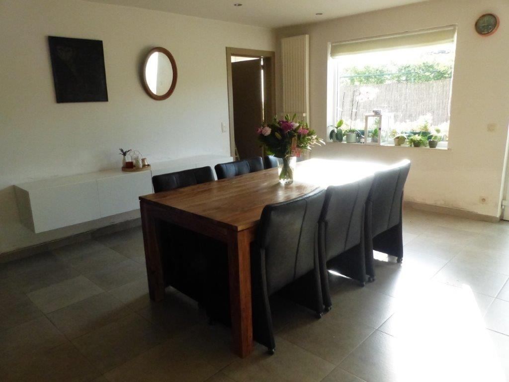 Gunstig gelegen, gerenoveerde woning met 3 slaapkamerss 