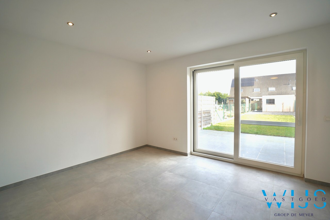 Volledig gerenoveerd woonhuis in hartje Kaprijke ! 