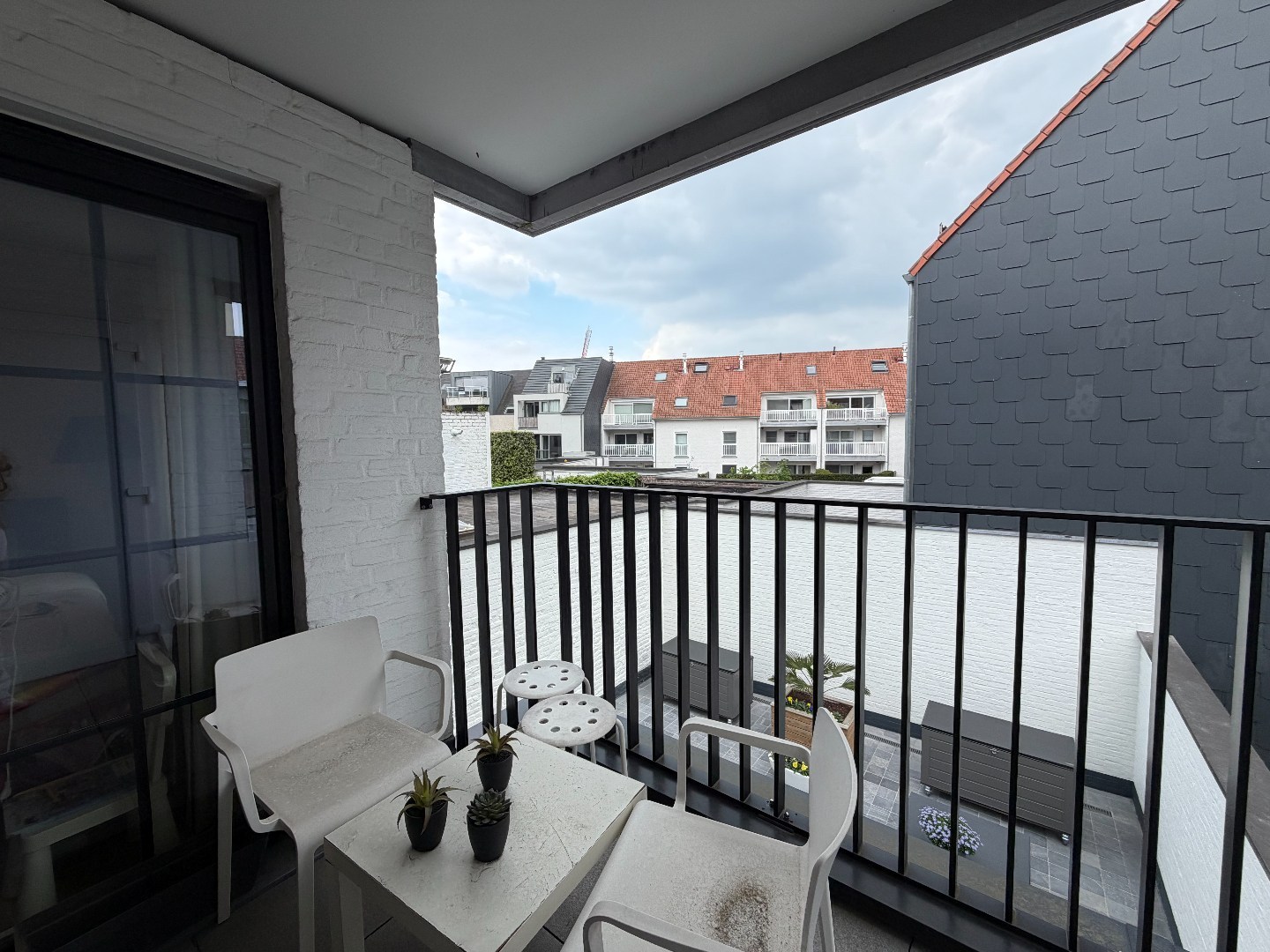 Appartement met 2 slaapkamers en garage te huur in het centrum van Waregem 