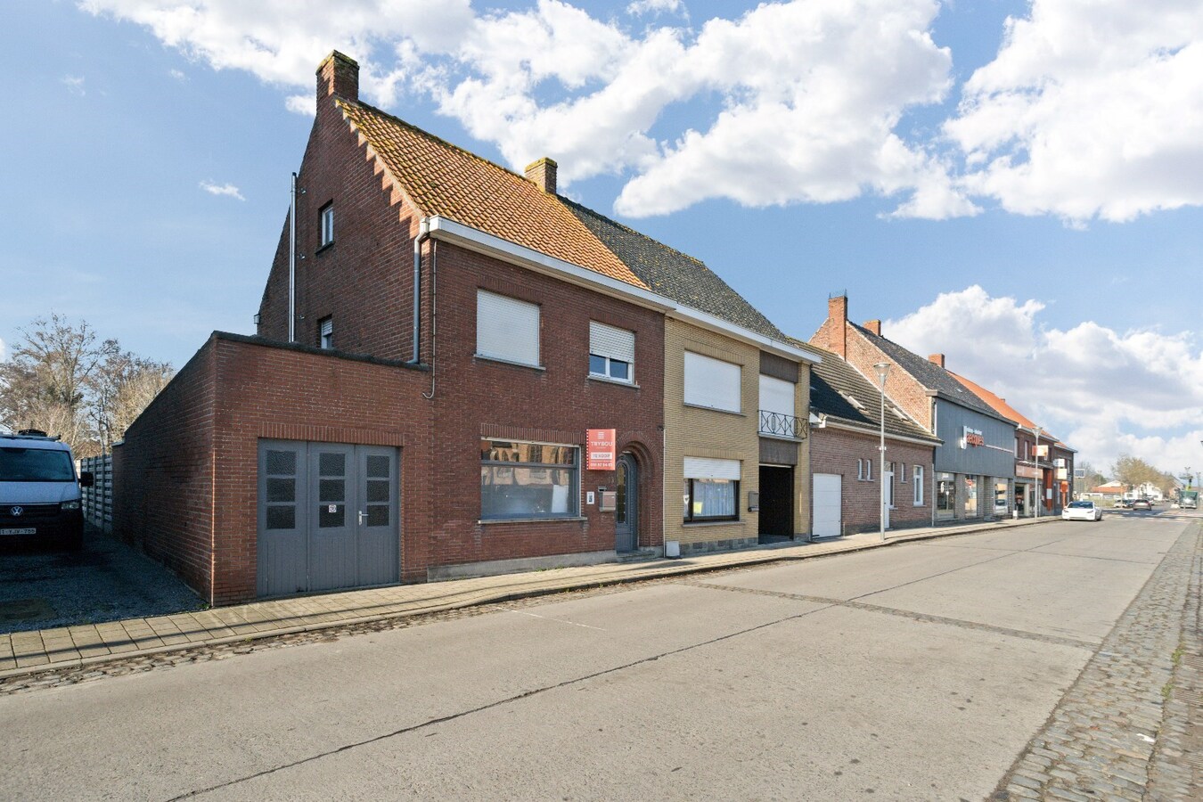 Centraal gelegen woning op ruim perceel van 721m² 