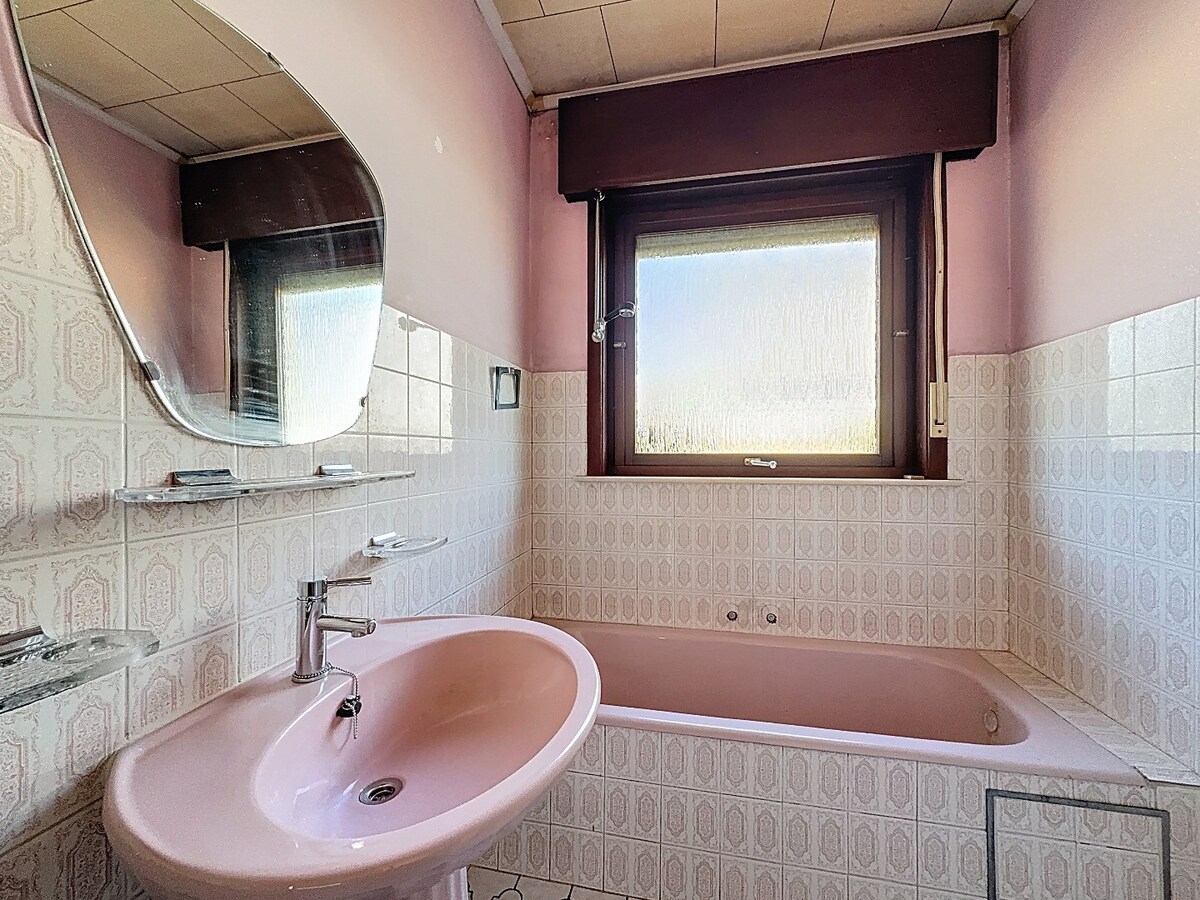 Goed onderhouden seventies bungalow op 19 are te Grimminge 