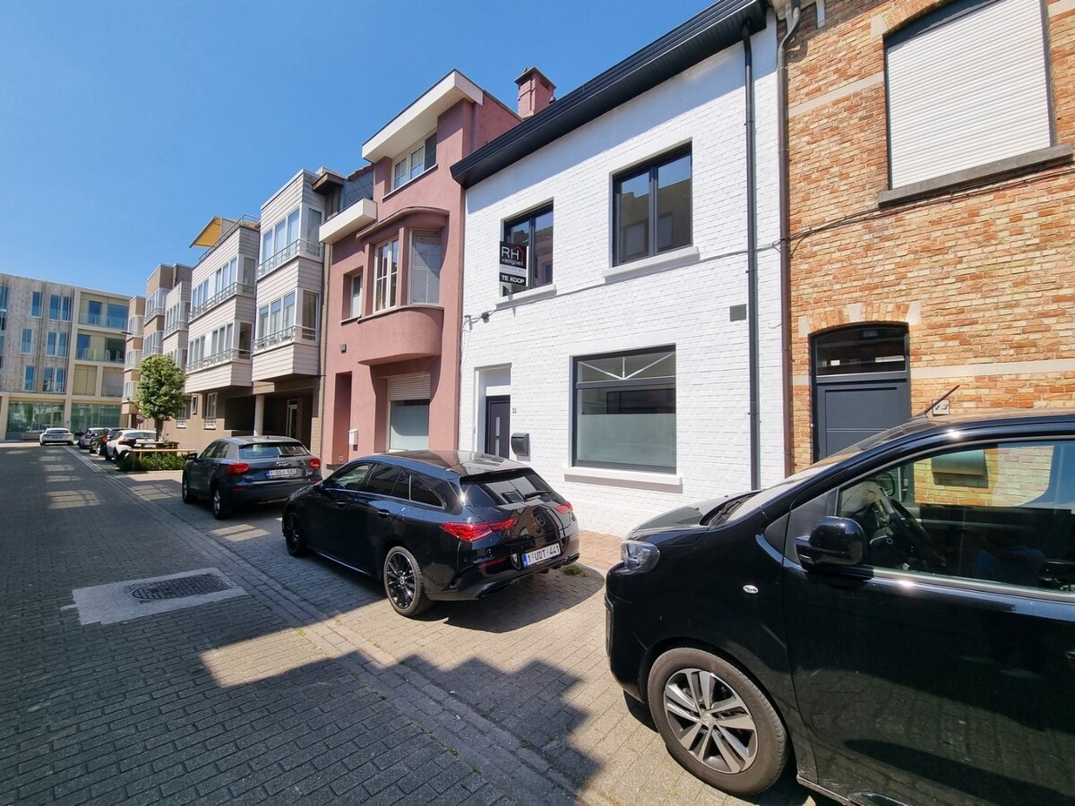 Knap gerenoveerde gezinswoning vlakbij het strand te Heist 