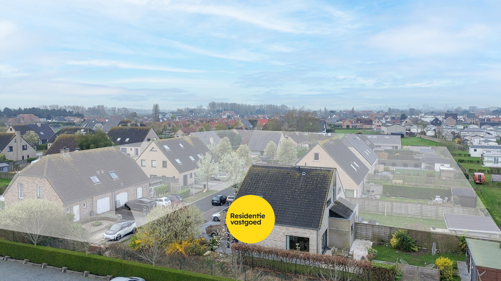 Instapklare halfopen woning met 3 slaapkamers en zonnige tuin in Vosseslag, vlakbij bos en duinen 