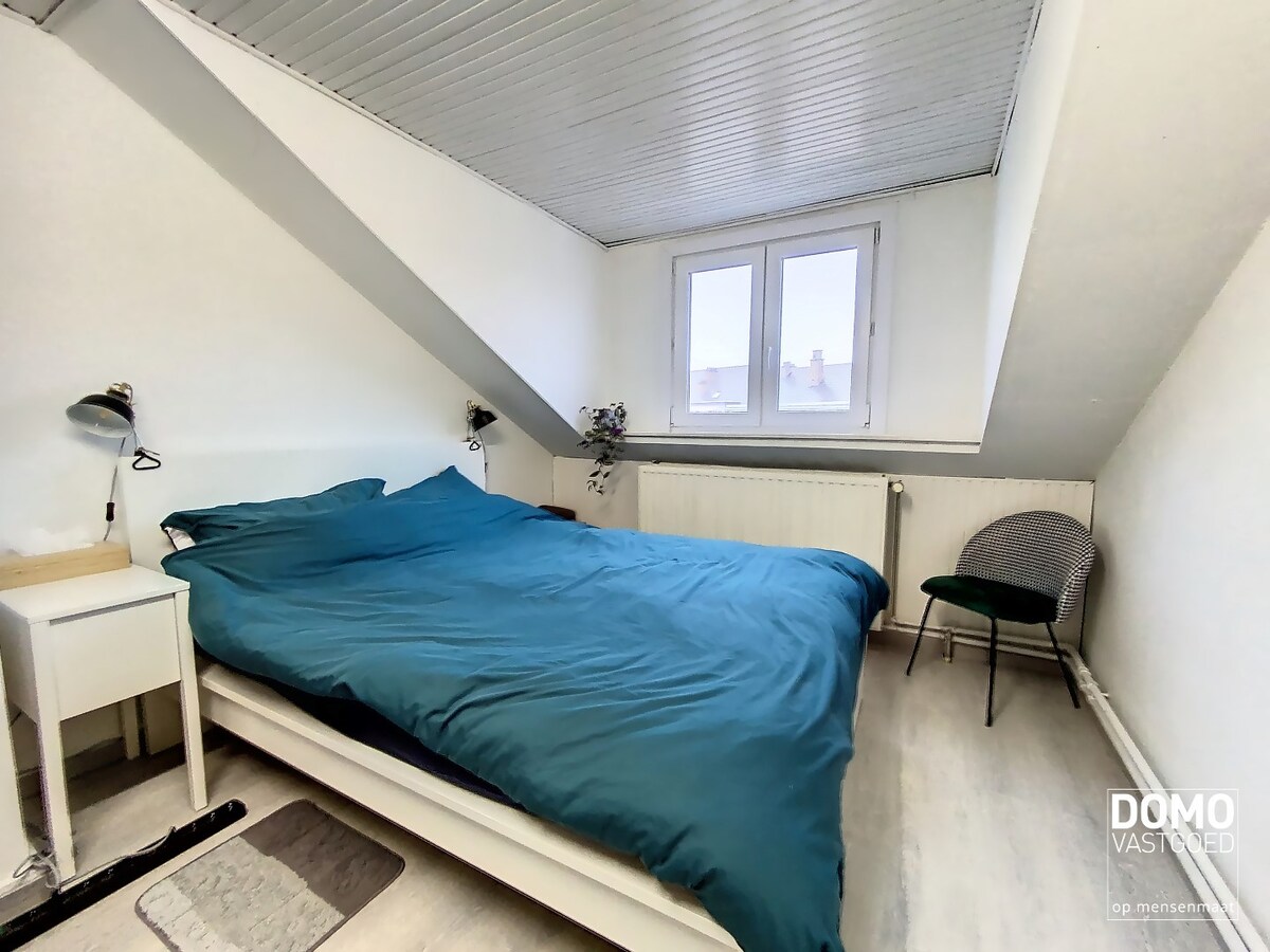 RUIM APPARTEMENT MET 4 SLAAPKAMERS EN GARAGEBOX TE RUNKST 