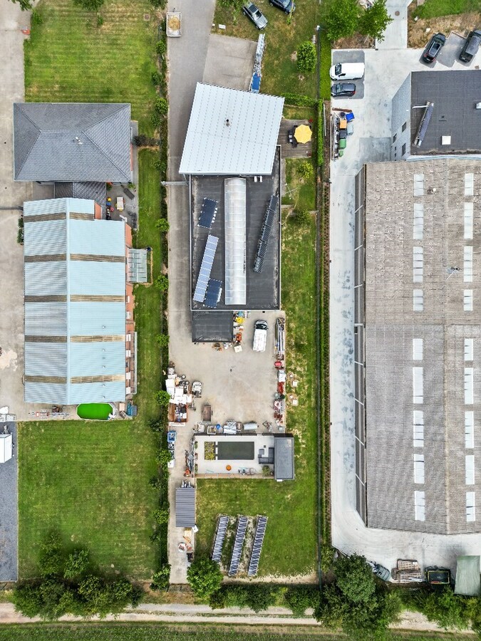 Bedrijfswoning met werkplaats op industrieterrein van Houthulst 