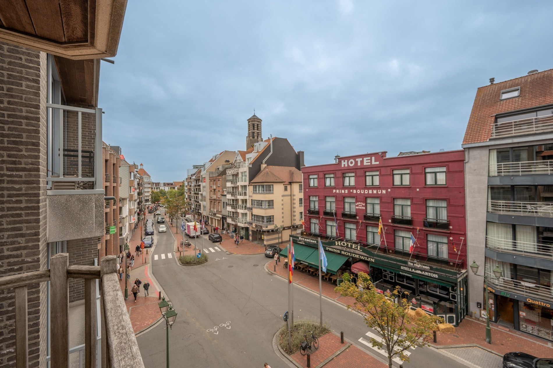 Appartement de 2 pièces situé au centre avec terrasse orientée sud sur la Lippenslaan. 
