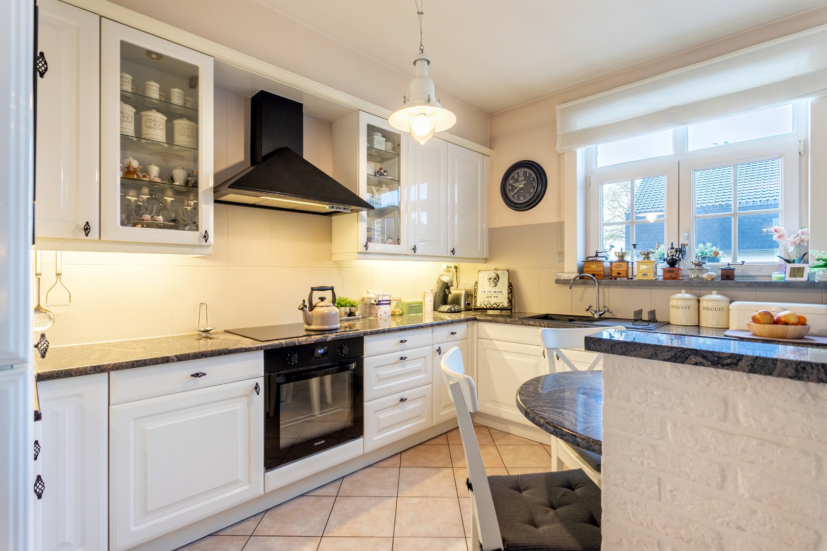 Bel-étage te koop met 3 slpks, terras en garage op +- 4,5are 