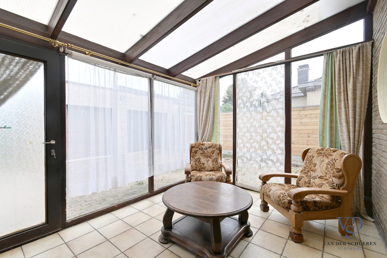 Bijzonder ruime, praktisch ingedeelde gezinswoning 