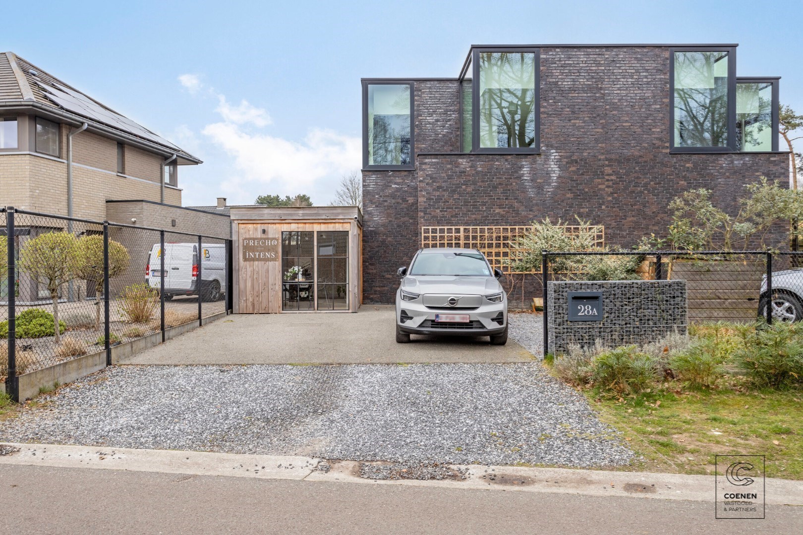 Prachtig verder af te werken HOB van 320 m² in een doodlopende straat! 