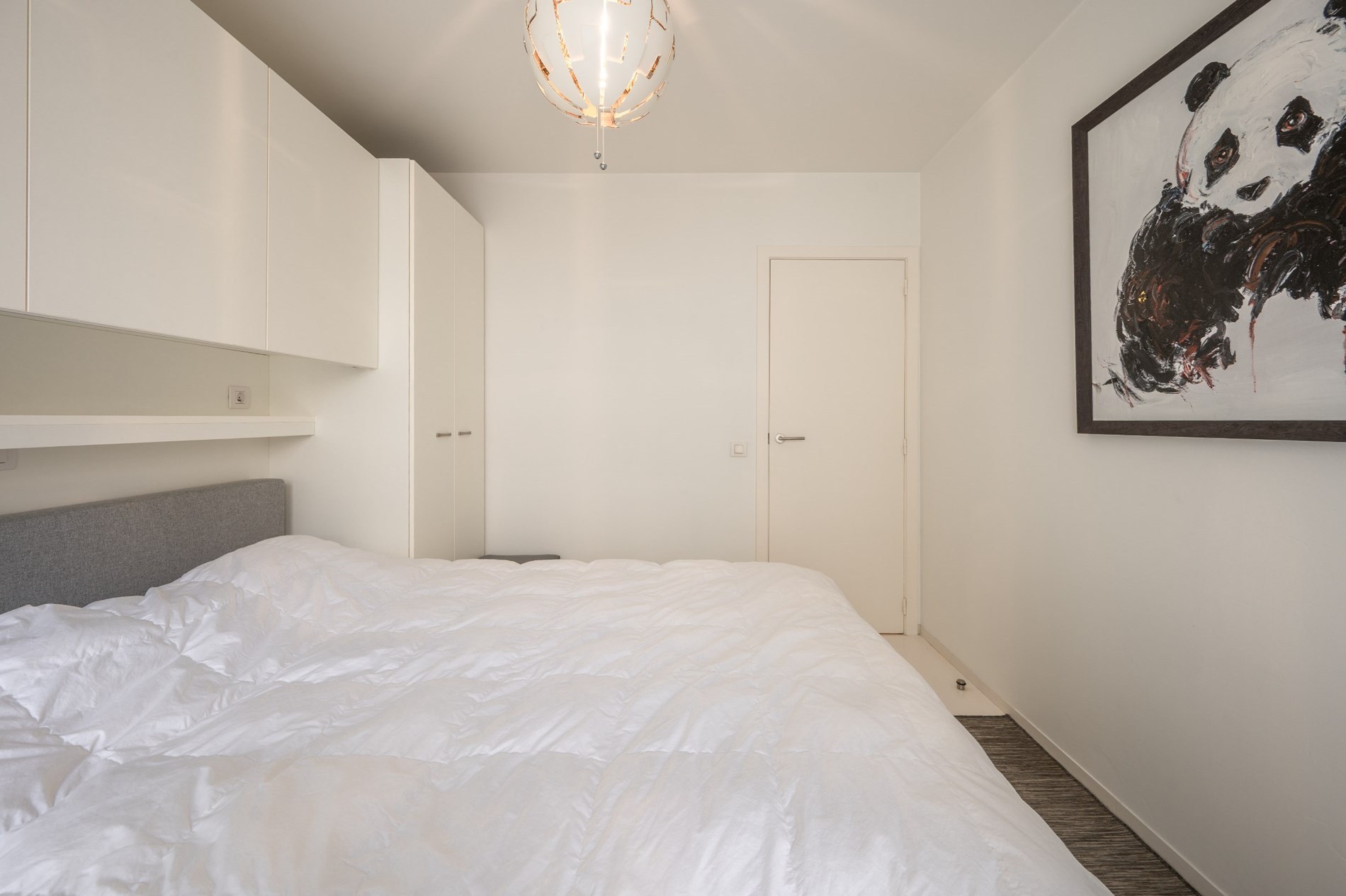 Lichtrijk appartement met dubbele terras en ruime lichtrijke leefruimte 