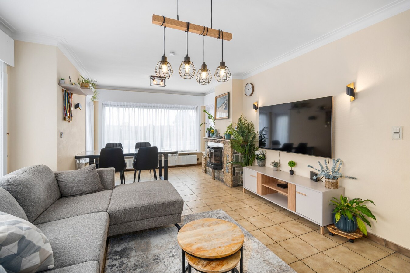 Alleenstaande woning met 3 slaapkamers en 2 garages te Koekelare 