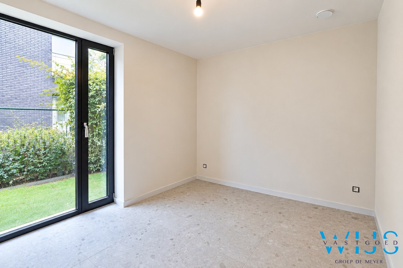 High-end gelijkvloers appartement met tuin te Lembeke ! 