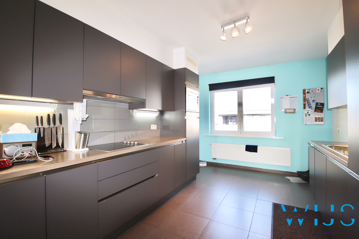 Instapklaar appartement met ZEER RUIM zonneterras te Ertvelde ! 