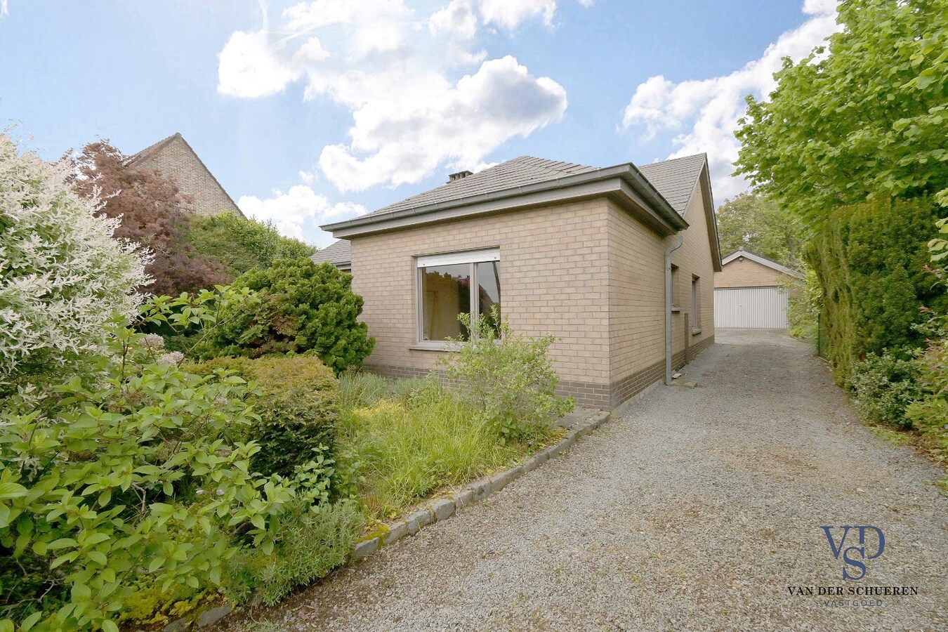 Goedgelegen bungalowwoning te Moerbeke. 