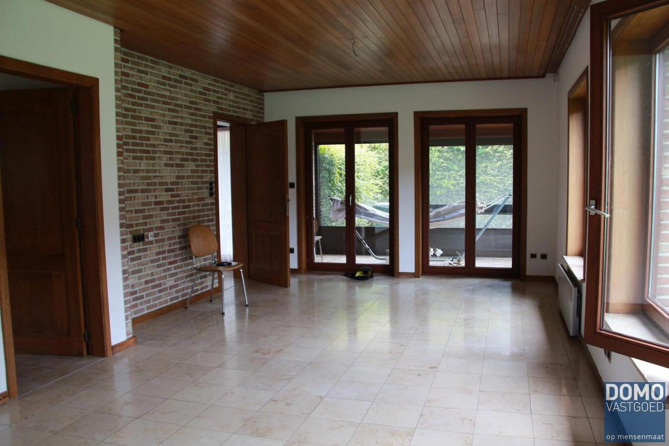 Ruime gelijkvloerse gezinswoning met 2 slaapkamers gelegen te Tuilt-Kuringen 