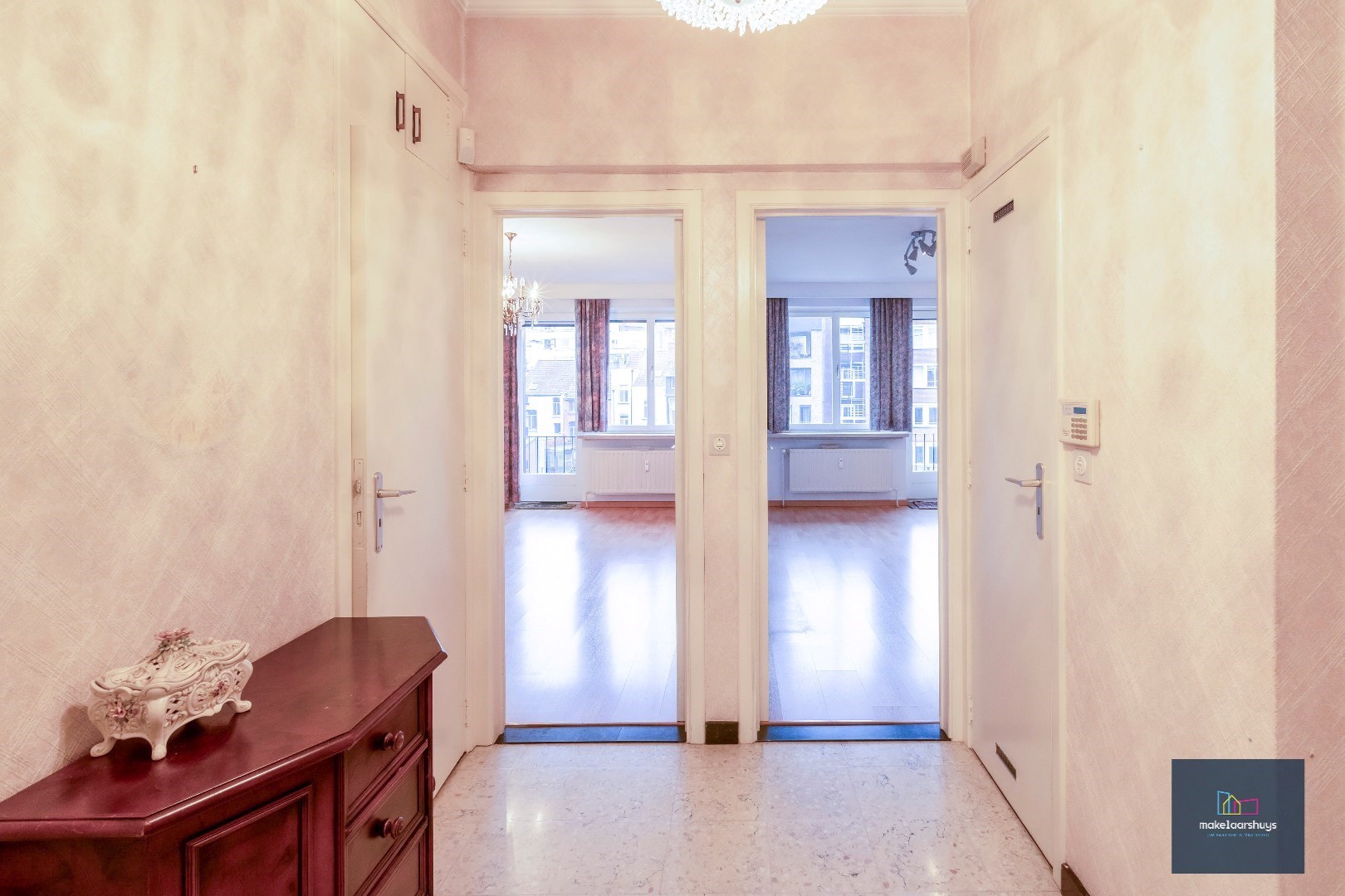 Nabij Gent Sint-Pieters ; Ruim appartement met 2 slp. fietsenberging en kelder 