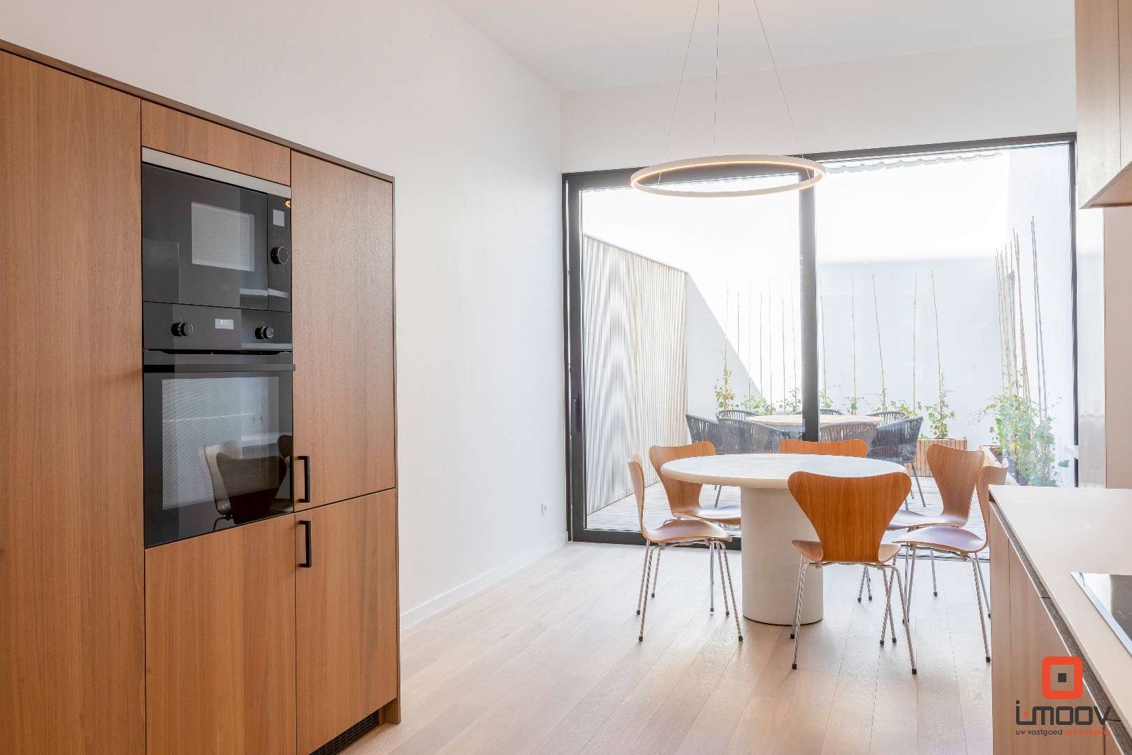 Instapklare tweeslaapkamer duplex met groot terras in de Nieuwpoortsesteenweg, Oostende 