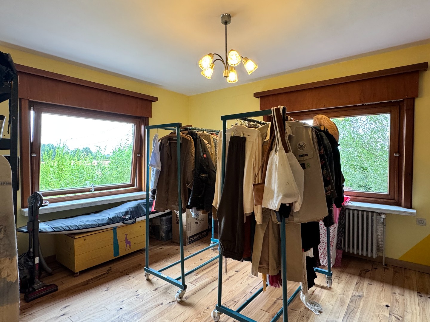 Landelijk gelegen woning met bijgebouwen op 3.850 m². 