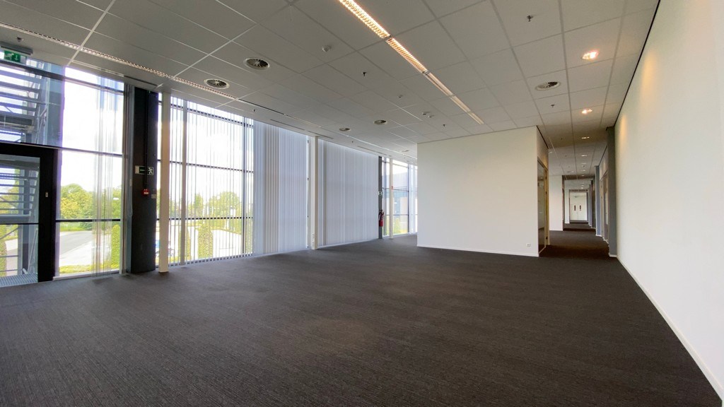 Flexibel in te delen kantoren te huur nabij R8 in Kortrijk